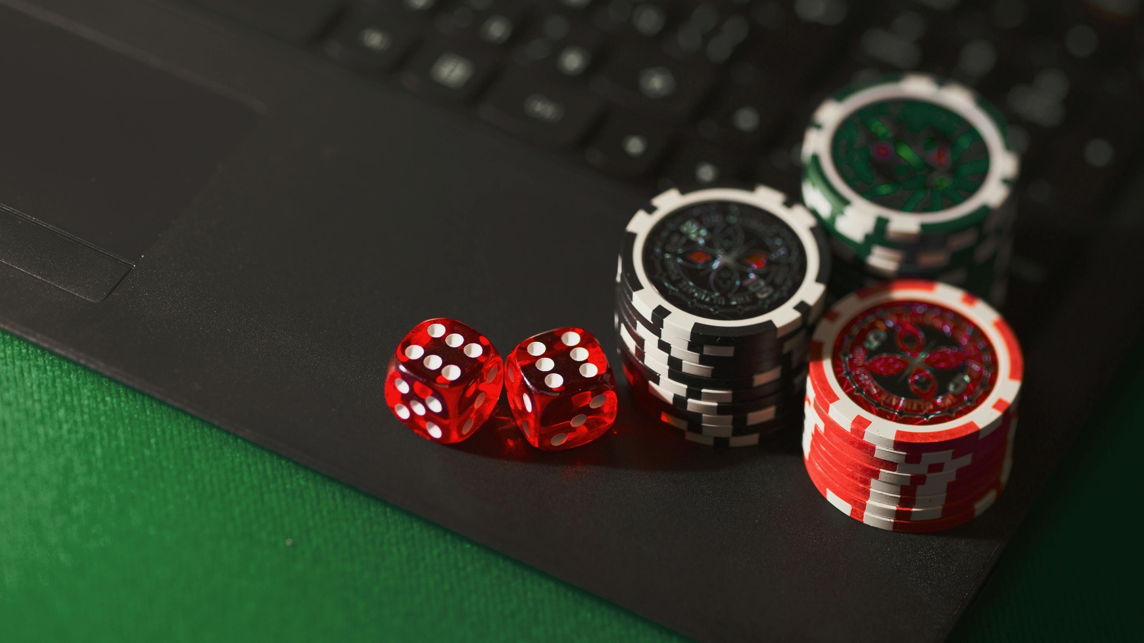 Antarmuka perangkat mobile yang menampilkan berbagai permainan live casino interaktif